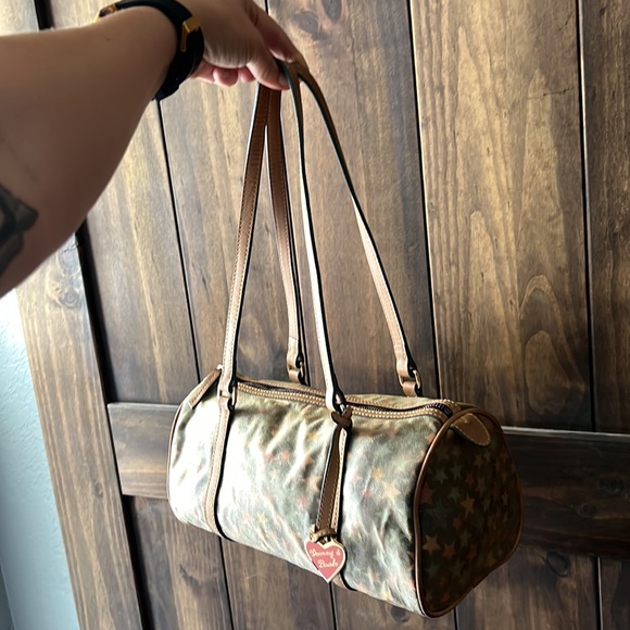 Vintage stars Dooney & Bourke barrel shoulder handbag in black - Picture 13 of 14